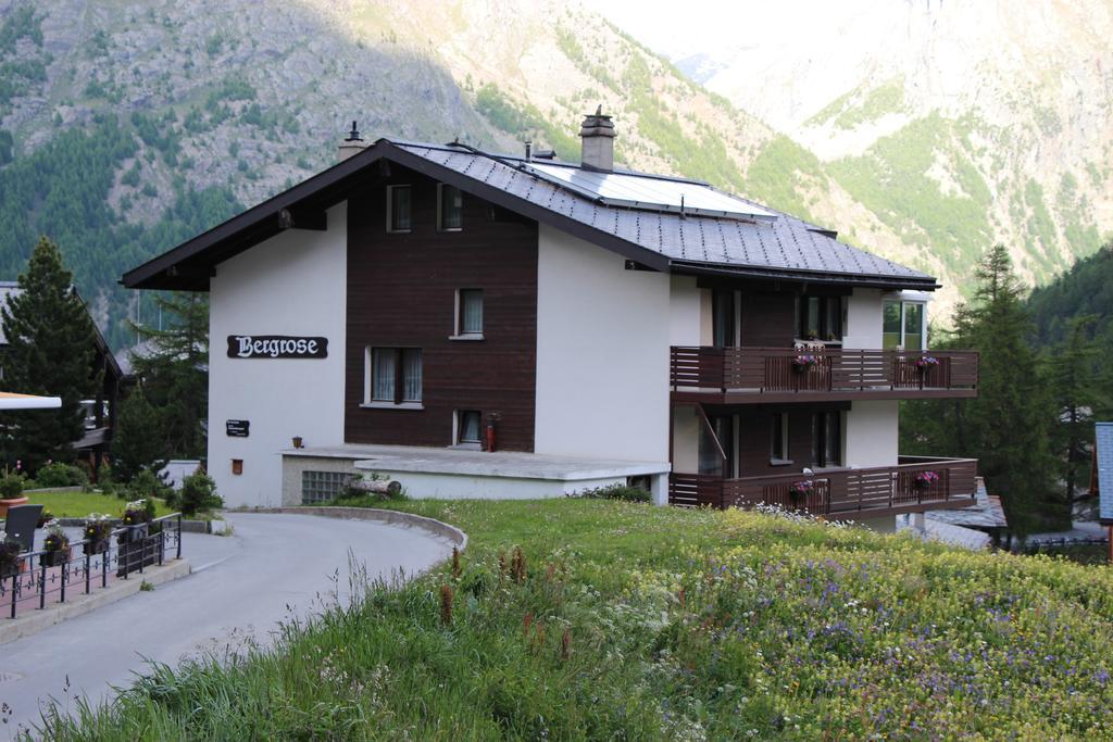 Apartments Bergrose Saas-Fee Room photo