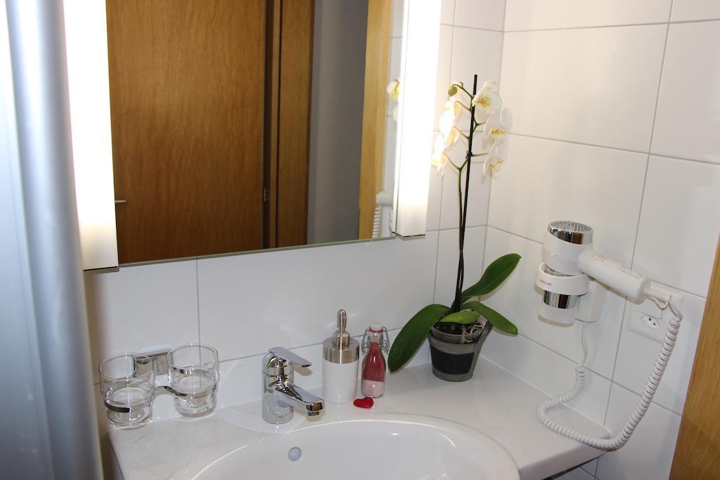 Apartments Bergrose Saas-Fee Room photo